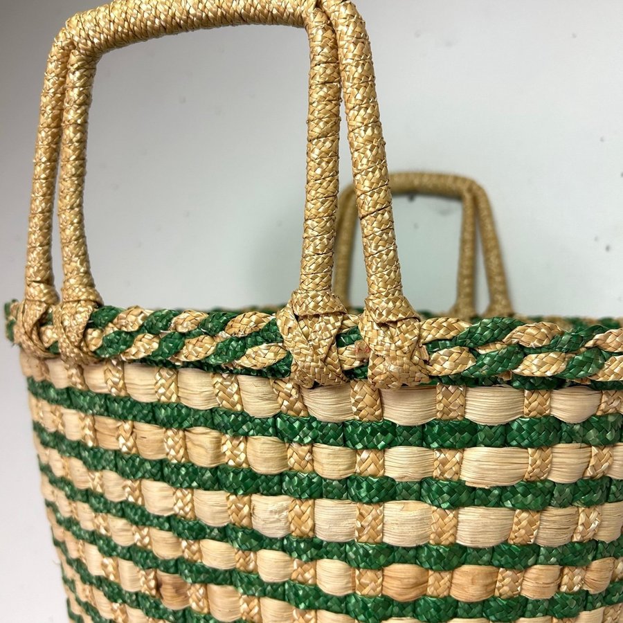 Vintage 60s woven straw basket