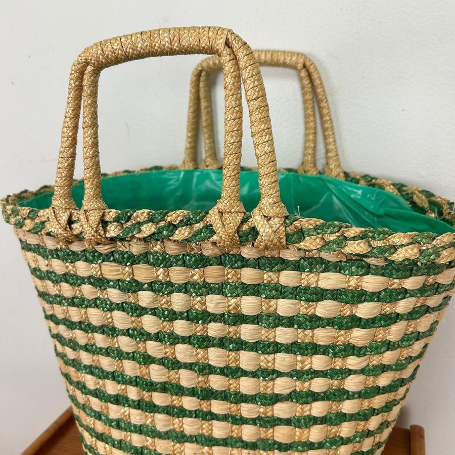 Vintage 60s woven straw basket