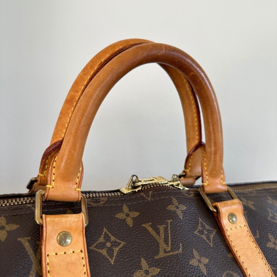 Louis Vuitton Monogram Canvas Keepall 55 med Axelrem