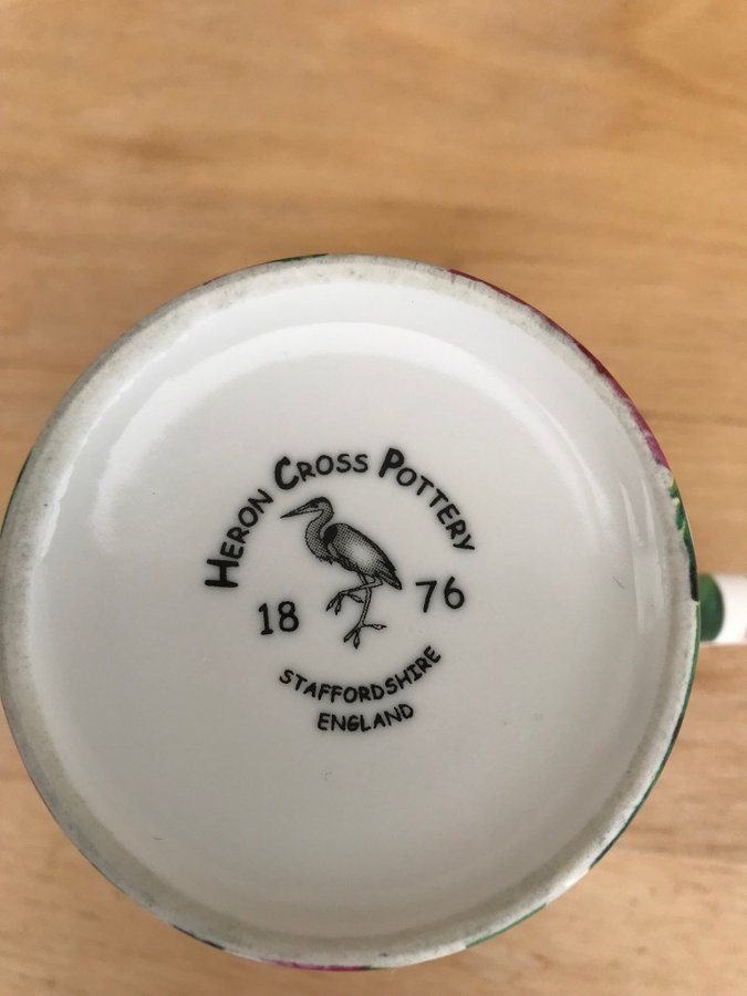 Vacker mugg i porslin från Staffordshire England