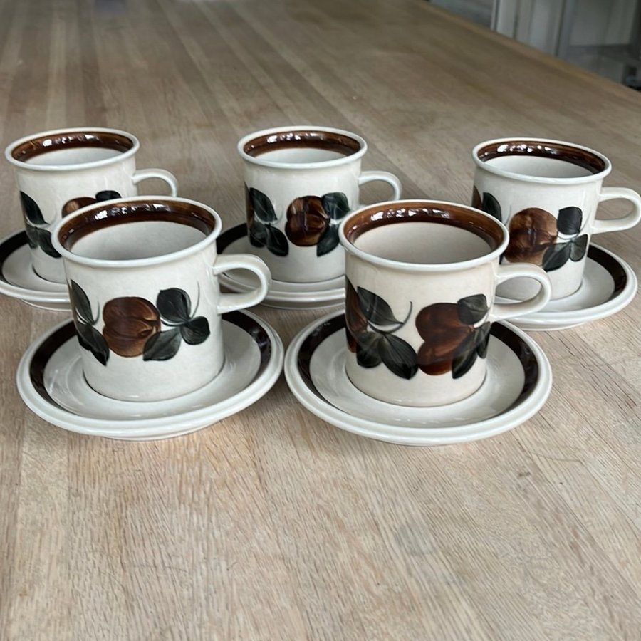 5 stora kaffekoppar/tekoppar med fat - Ruija - Arabia Finland 60-tal