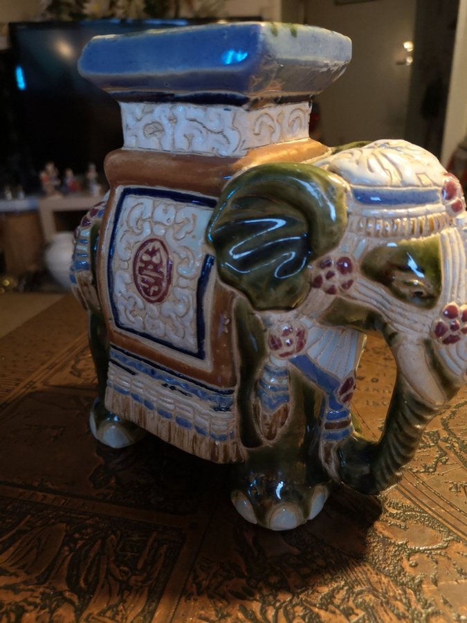 VINTAGE RETRO PIEDESTAL LITEN ELEFANT