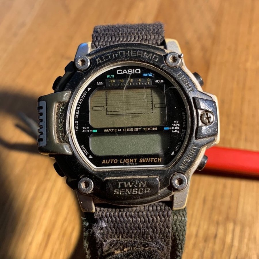 Casio Twin Sensor Altimeter Barometer Kompass Klocka