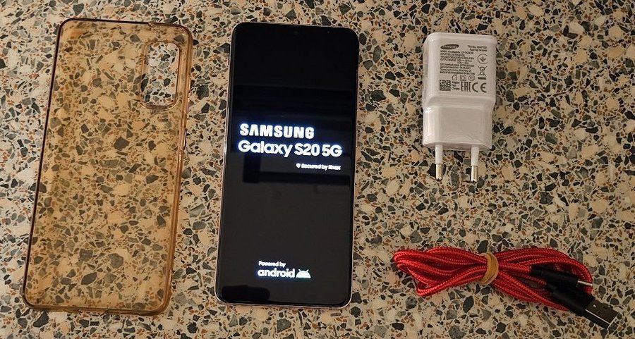 Olåst rosa Samsung S20 5G 128GB i fint skick inkl laddare och skal