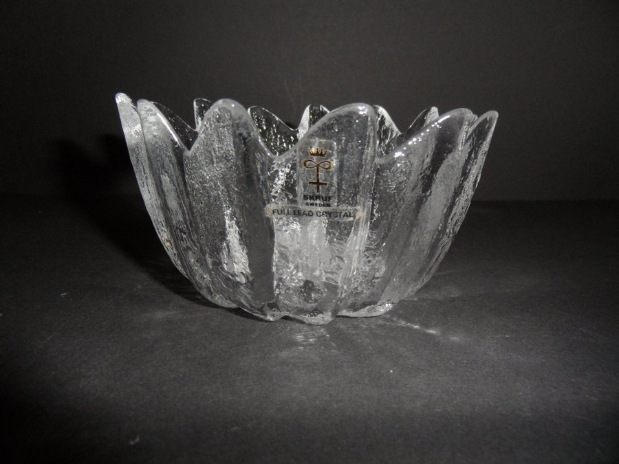 Skruf Sweden kristall skål med vågig kant 12 cm