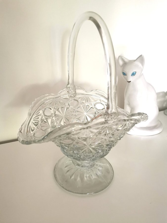 Antique clear glass basket~Antik glasskål~