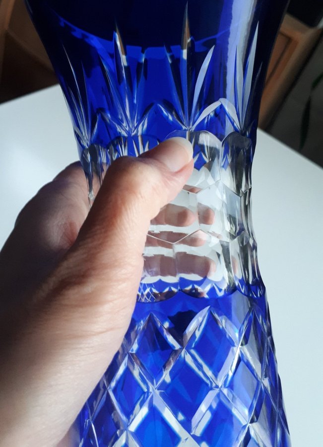 Like-New 22cm Hand-Made and Hand-Cut Crystal Glass Vase Krystal Glas Blomvaser