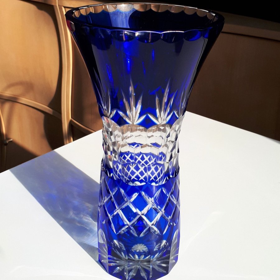 Like-New 22cm Hand-Made and Hand-Cut Crystal Glass Vase Krystal Glas Blomvaser