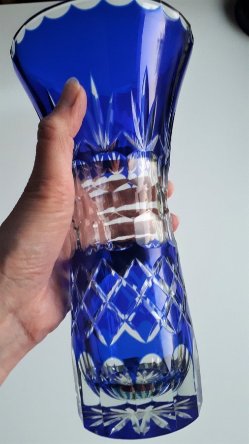 Like-New 22cm Hand-Made and Hand-Cut Crystal Glass Vase Krystal Glas Blomvaser