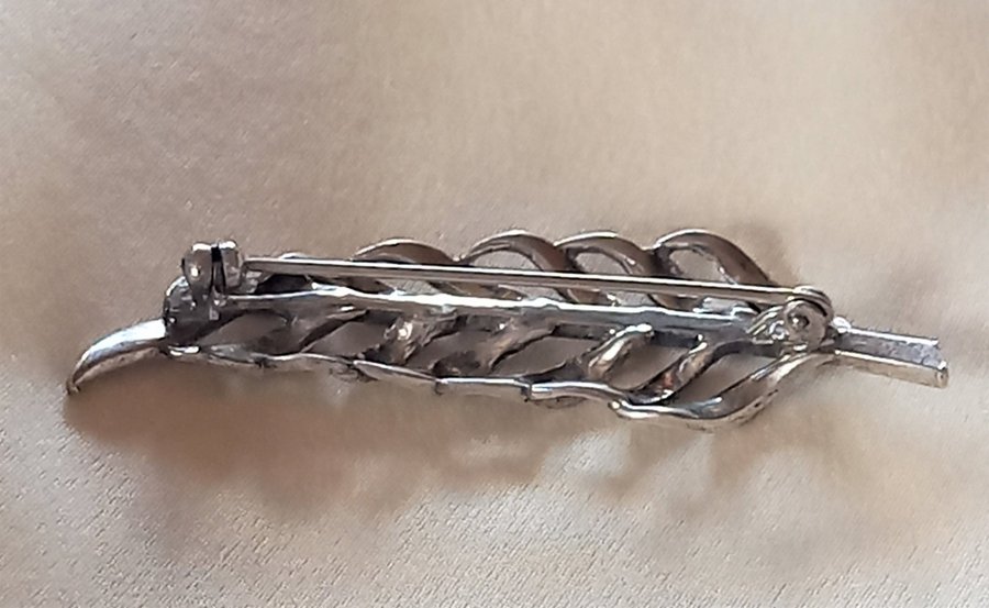 Delikat äldre Art Deco vintage brosch silver med 51 markasiter