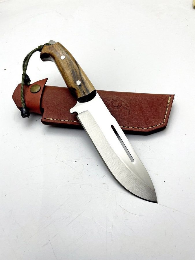 Handmade Full Tang Blade Hunting Knife With Leather Sheath Bushcraft Knife