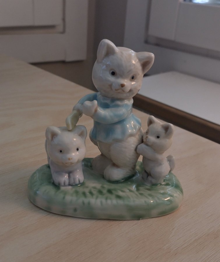 Porslins prydnad - Tre katter