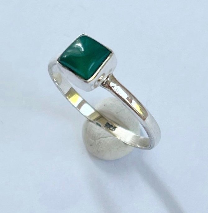 Vacker 925 silver ring med GRÖN ONYX - stämplad 925