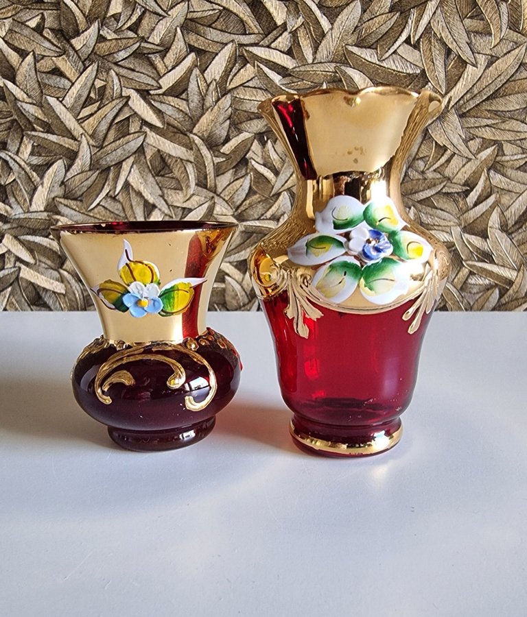 Två söta vaser i rött glas Murano glas