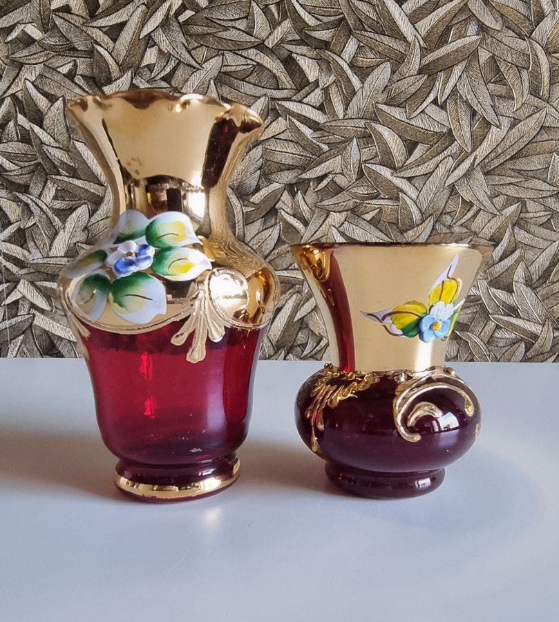 Två söta vaser i rött glas Murano glas