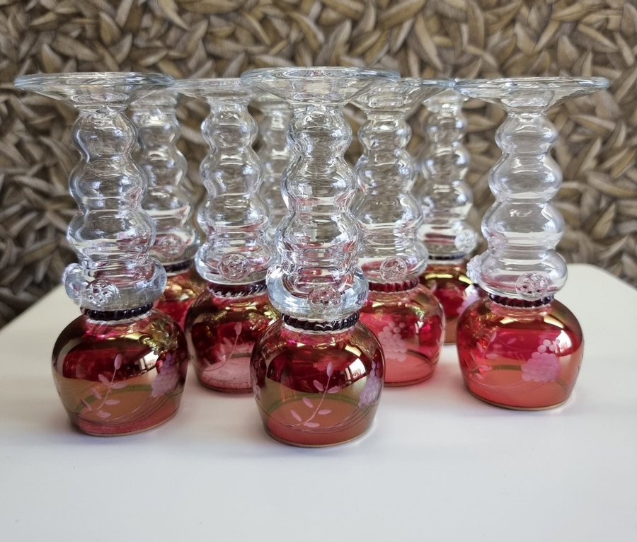 8 underbara gamla snapsglas med röd kupa SG KOSTA