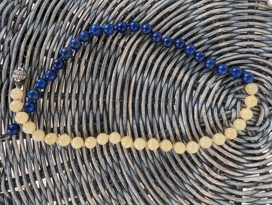 Vintage halsband lapis och en annan sten