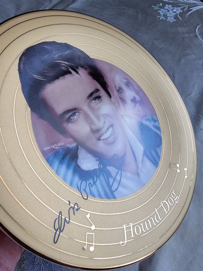 ELVIS Plate No530 A limited edition of "Hound Dog"