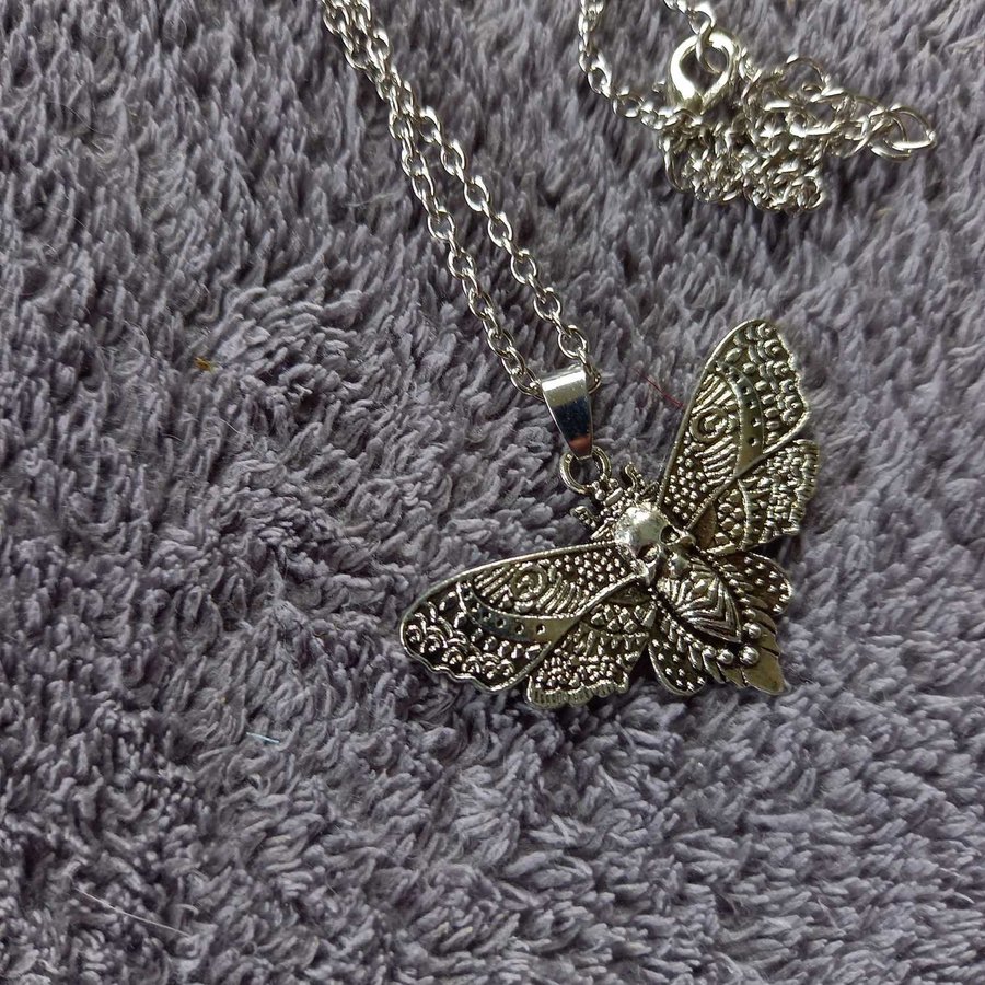 Death moth | Silverfärgad | Gotiskt | När lammen tystnar | Kedja 50 cm