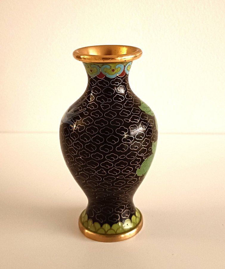 Vintage Cloisonne vas kinesisk mässing och emaljdesign