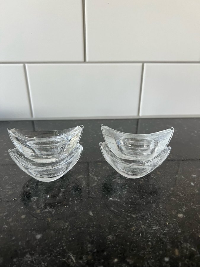 4 st äggkoppar i glas i form av en eka Bohus från Nybro Crystal