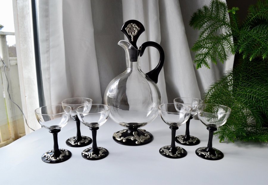 VINTAGE ART DECO KARAFF + 6 st SHERRYGLAS/ LIKÖRGLAS - SVART GLAS med TENN