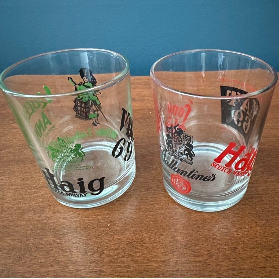 2st Äldre Whiskey / Tumbler glas med olika whiskeymotiv superskick