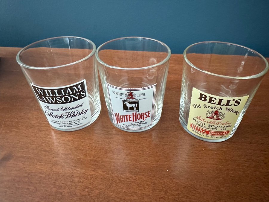 3st Äldre Whiskey / Tumbler glas med olika whiskeymotiv superskick