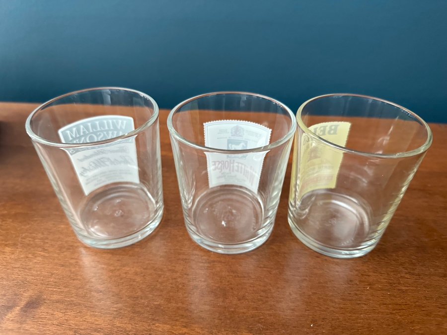 3st Äldre Whiskey / Tumbler glas med olika whiskeymotiv superskick