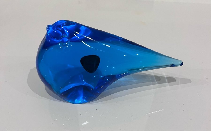 Blå glas skulptur av fågel FM Ronneby