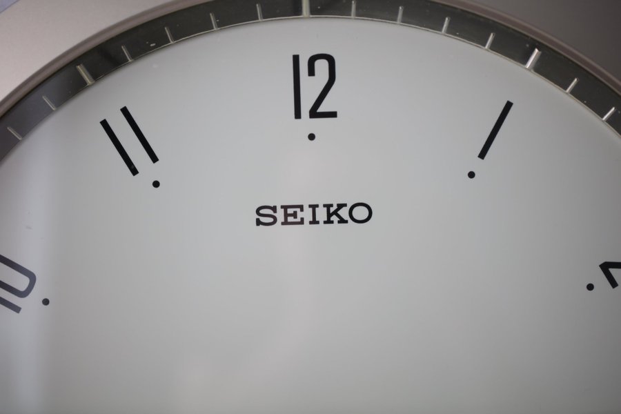 Seiko väggklocka305mm i gott skick Snygg minimalistisk modell med nytt batteri