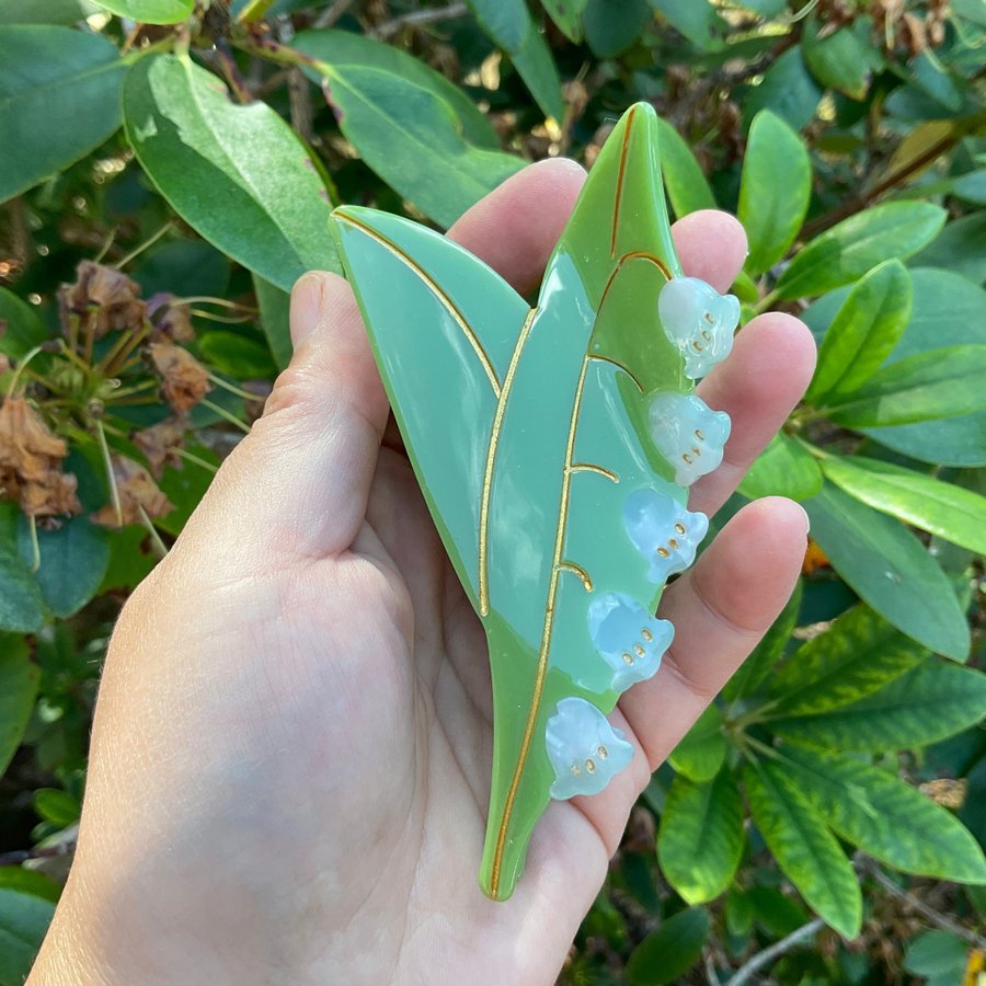 Ny Fransk Coucousuzette Hair Claw ” LILY OF THE VALLEY” Hårklamma Hårklo