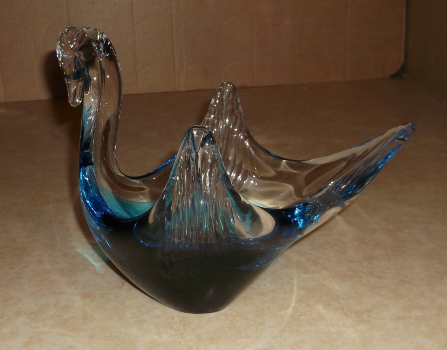 Konstglas Blå svan av glas knölsvan Design Färe Marcolin Ronneby Sweden