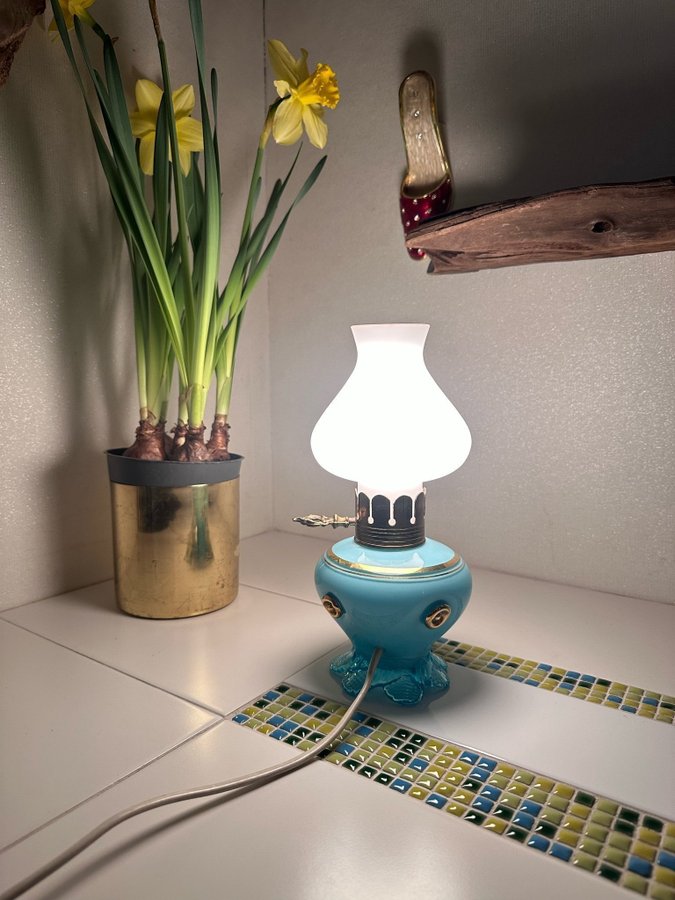Bordslampa/ lampa/ fönsterlampa/ sänglampa/ glas/ texa/ mässing/ 1960-1970tal