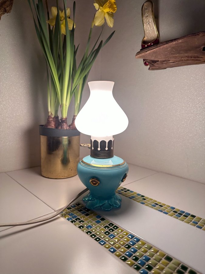 Bordslampa/ lampa/ fönsterlampa/ sänglampa/ glas/ texa/ mässing/ 1960-1970tal