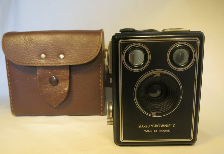 Kodak lådkamera SIX-20 Brownie C med original fodral