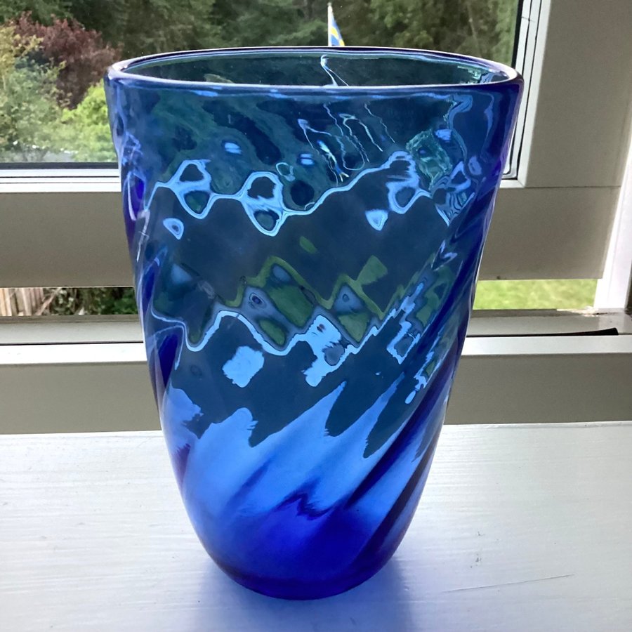 Monica Bratt Reijmyre 40-50-tal Vintage Blå vas i glas 15 cm hög Handblåst