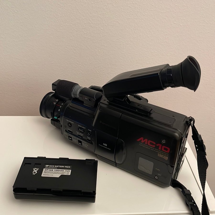 Vintage Videokamera Panasonic MC10 VHS-C Movie + BatteriLaddare + Väska