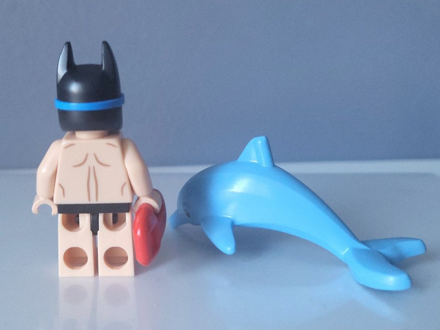 Lego Cmf Batman Figur med Delfin figur minifigur gubbe Simmare Livräddare