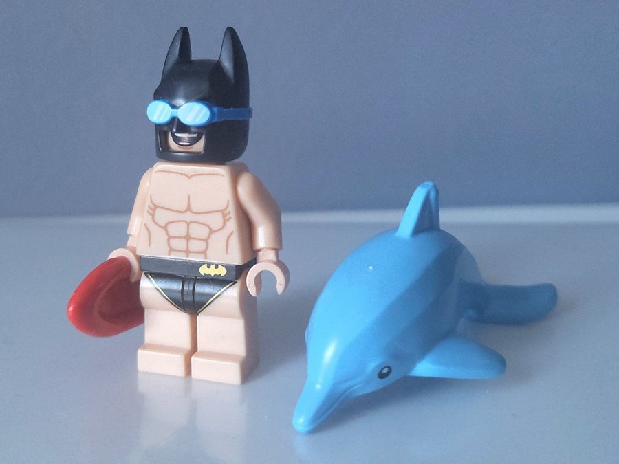Lego Cmf Batman Figur med Delfin figur minifigur gubbe Simmare Livräddare