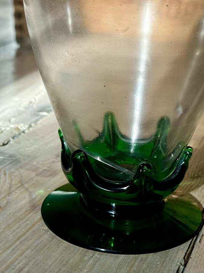 Vas/karaff - uranglas uran uranium glass uranium / antikt retro grönt glas