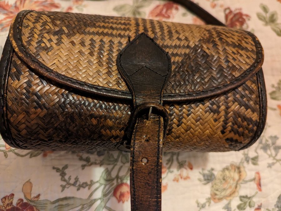 Vintage flätad väska beige brun rotting och läder