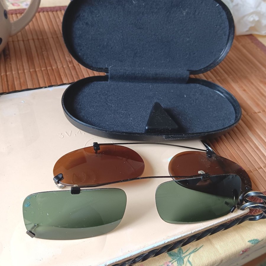 Clip sun glasses med två fodral