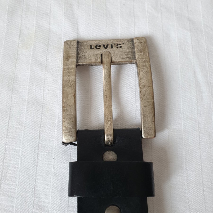 Nytt skärp läder från Levi's 70 cm i färgen svart
