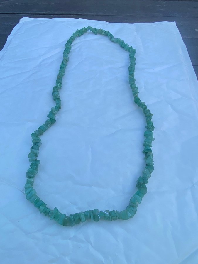 Gammalt vackert halsband i jade 1950-tals