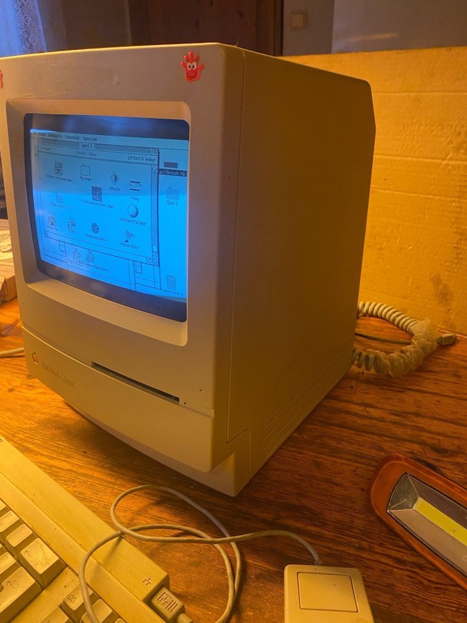 Macintosh Classic antikt samlarobjekt i fint skick 