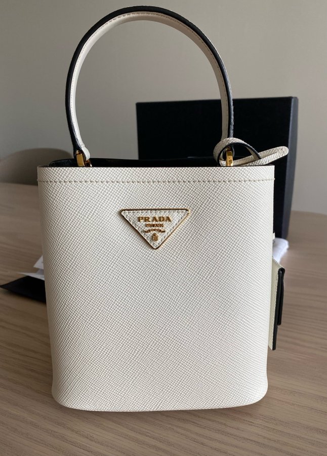 PRADA Panier bag vit