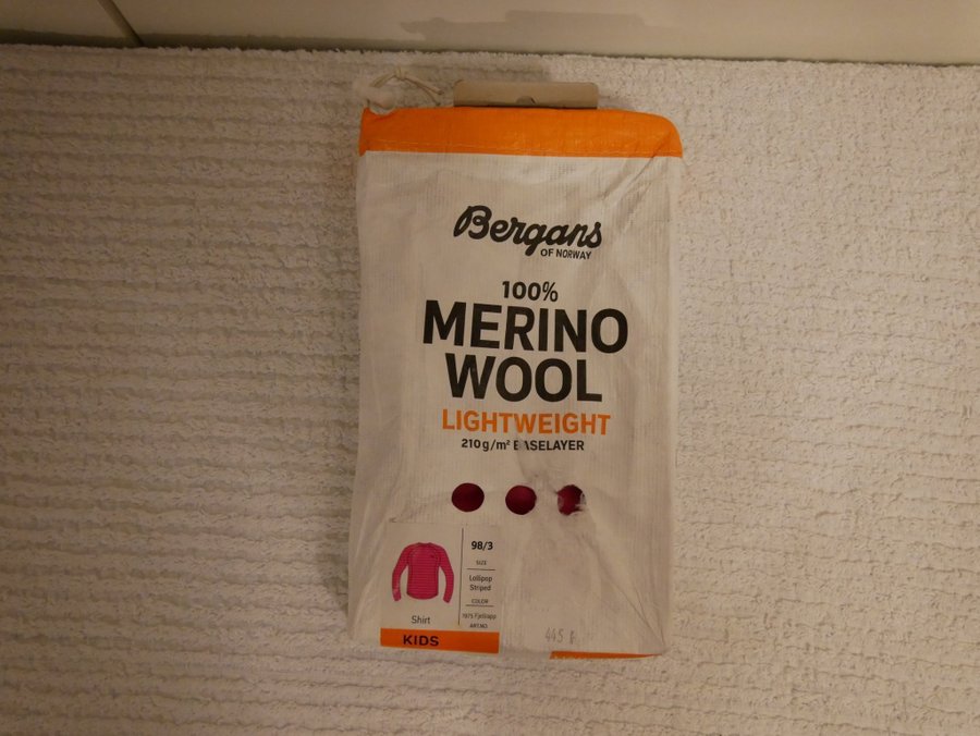 Ny randig Fjellrapp tröja i 100 % merino wool från Bergans tröja i storlek 98