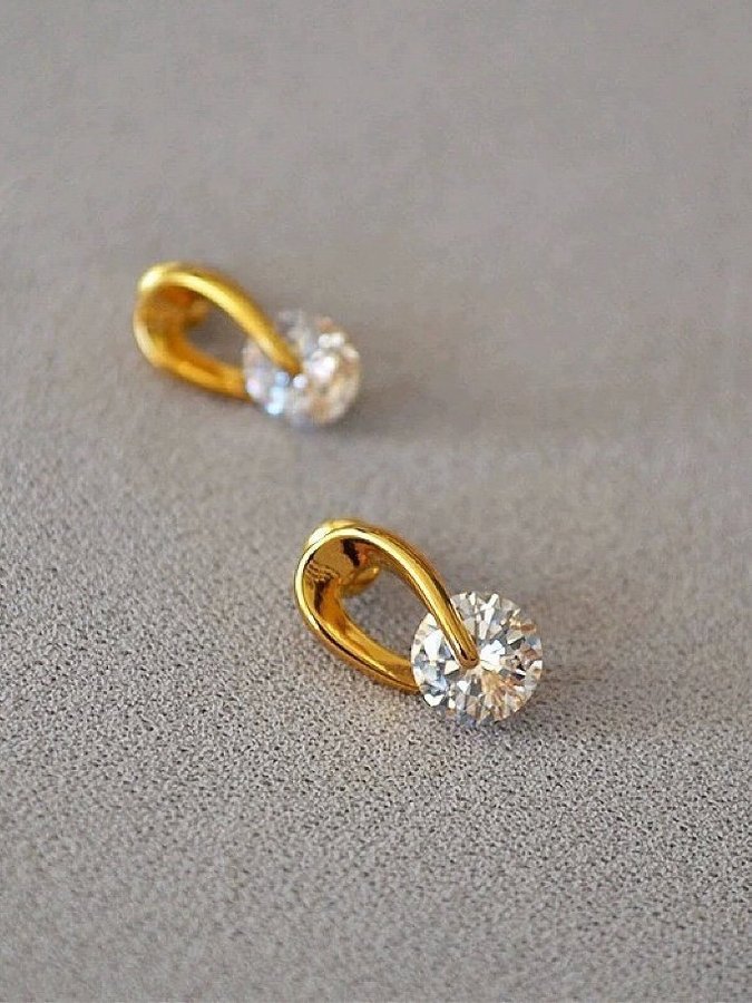 Studs med Cubic Zirconia förgyllda med 18K guld