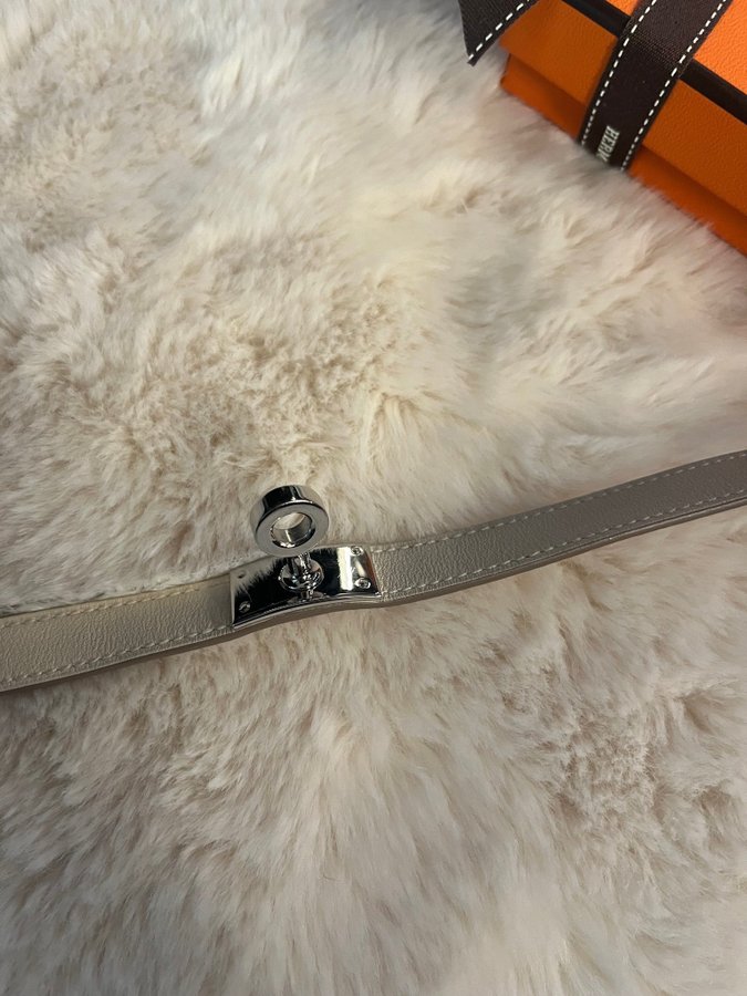 Hermes Kelly double tour armband i läder -Craie nypris 7100 kr